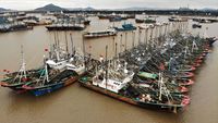 Musim Dingin, Kapal-kapal Nelayan di China Balik Kanan ke Pelabuhan
