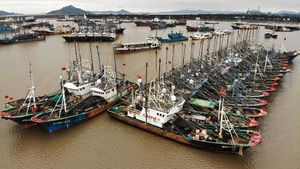 Musim Dingin, Kapal-kapal Nelayan di China Balik Kanan ke Pelabuhan