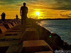 Syahdunya Menikmati Senja Cantik di Batu Bintang Palabuhanratu