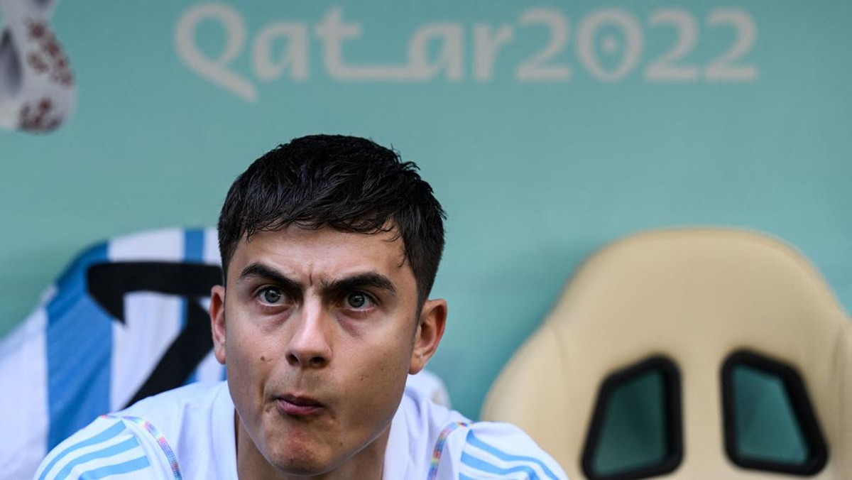 Paulo Dybala belum semenit pun bermain di Piala Dunia 2022. (Foto: AFP via Getty Images/KIRILL KUDRYAVTSEV)