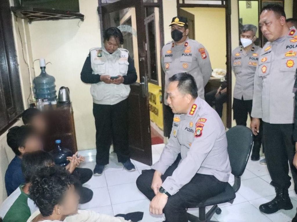 Pelajar Terlibat Tawuran di Jakbar Akan Dimasukkan ke Pesantren Pelajar Terlibat Tawuran di Jakbar Akan Dimasukkan ke Pesantren