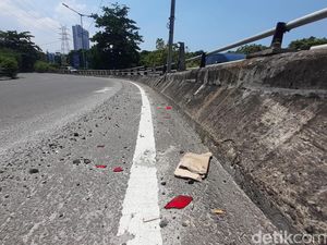 Pemotor Jatuh dari Flyover Jembatan Goyang Ancol: Kronologi dan Penyebab