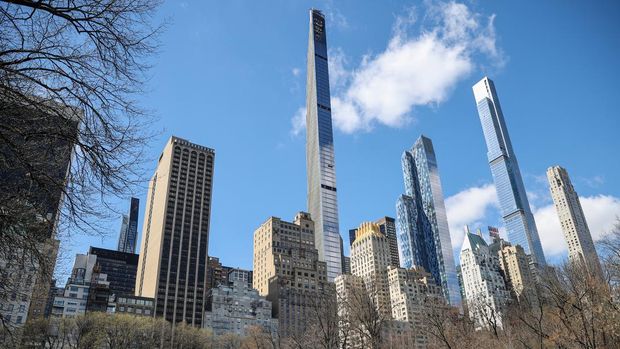 NEW YORK, NY, UNITED STATES - NOVEMBER 29: A view of the world's skinniest skyscraper, Steinway Tower, located at 111 West 57th Street in Manhattan, and boasts a 24:1 height to width ratio in New York, United States on November 29, 2022. Designed by SHoP Architects, the luxury condominium building stands at 1,428 feet (435 meters) tall, making it one of the largest buildings in the western hemisphere, and the third tallest in New York City. 60 apartments are included in the tower ranging from nearly $8 million for a studio to $66 million for a penthouse. In April it has opened to residents in New York City. (Photo by Fatih AktaÅ/Anadolu Agency via Getty Images)