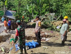 Tebing 35 Meter di Bojonegoro Longsor, Rusak 4 Rumah-Putus Akses Jalan