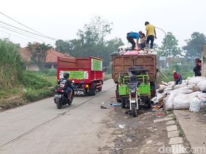 Krisis Kendaraan Bikin Sampah Menumpuk di Bandung Barat