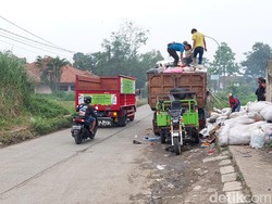 Krisis Kendaraan Bikin Sampah Menumpuk di Bandung Barat
