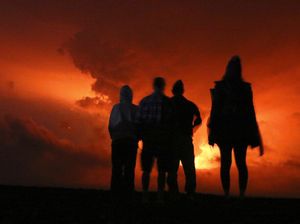 Langit Merah Membara Akibat Letusan Gunung Berapi Terbesar di Dunia Langit Merah Membara Akibat Letusan Gunung Berapi Terbesar di Dunia
