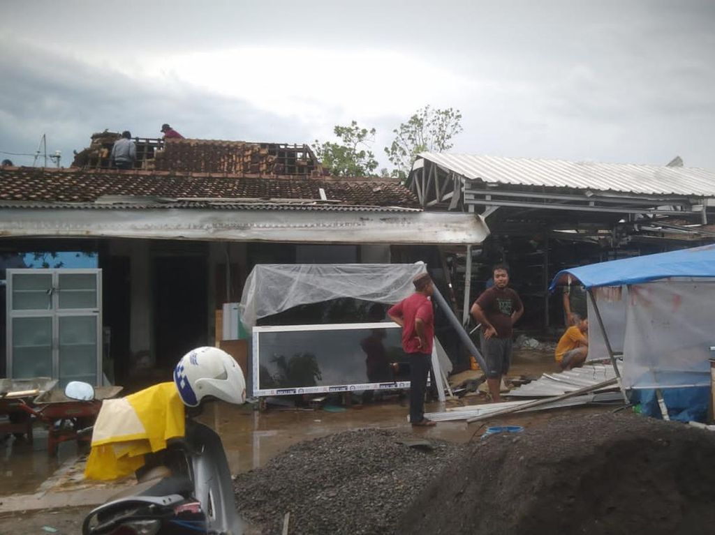 Puting Beliung Terjang Tayu Pati, 2 Orang Luka-Sejumlah Rumah Rusak