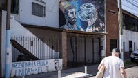 Messi merupakan sosok yang spesial di kampung halamannya, tak heran jika mural hingga pernak-pernik tentang dirinya bertebaran di Rosario.  