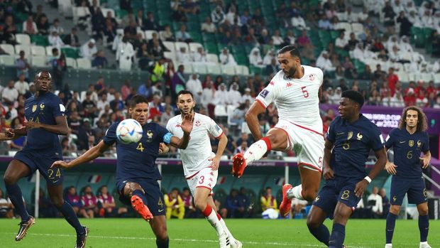 AL RAYYAN, QATAR - NOVEMBER 30:   Nader Ghandri of Tunisia scores a disallowed goal during the FIFA World Cup Qatar 2022 Group D match between Tunisia and France at Education City Stadium on November 30, 2022 in Al Rayyan, Qatar. (Photo by Chris Brunskill/Fantasista/Getty Images)