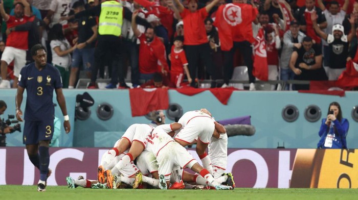 AL RAYYAN, QATAR - NOVEMBER 30: Wahbi Khazri of Tunisia celebrates with his team mates after scoring a goal to make it 1-0 during the FIFA World Cup Qatar 2022 Group D match between Tunisia and France at Education City Stadium on November 30, 2022 in Al Rayyan, Qatar. (Photo by James Williamson - AMA/Getty Images)
