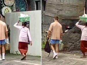 Bikin Hati Hangat, Bule Bali Tolong Ibu yang Kesusahan Bikin Hati Hangat, Bule Bali Tolong Ibu yang Kesusahan