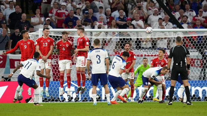 Englands Marcus Rashford, front left, scores his sides opening goal during the World Cup group B soccer match between England and Wales, at the Ahmad Bin Ali Stadium in Al Rayyan, Qatar, Tuesday, Nov. 29, 2022. (AP Photo/Thanassis Stavrakis)