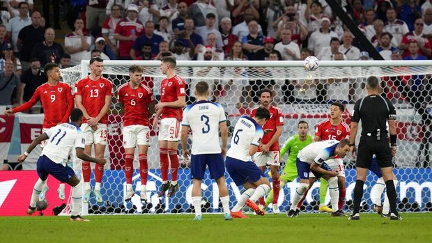 England's Marcus Rashford, front left, scores his side's opening goal during the World Cup group B soccer match between England and Wales, at the Ahmad Bin Ali Stadium in Al Rayyan, Qatar, Tuesday, Nov. 29, 2022. (AP Photo/Thanassis Stavrakis)