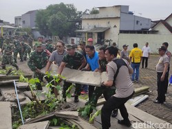 Ketakutan Warga Villa Jasmine 3 Sidoarjo saat Rumah Diterjang Angin Kencang