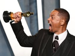 Penjelasan dan Tangis Will Smith Usai Tampar Chris Rock di Oscar 2022