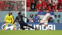 Adalah Wahbi Khazri yang mencatatkan namanya di papan skor. Diawali kesalaan Youssouf Fofana dalam menguasai bola di lini tengah, sehingga direbut Aissa Laidouni. Laidouni mengirimkan umpan terobosan yang diteruskan Khazri dengan sepakan ke tiang jauh gawang Mandanda.