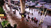 Banjir Juga Bikin Jalan Ciledug Kelelep