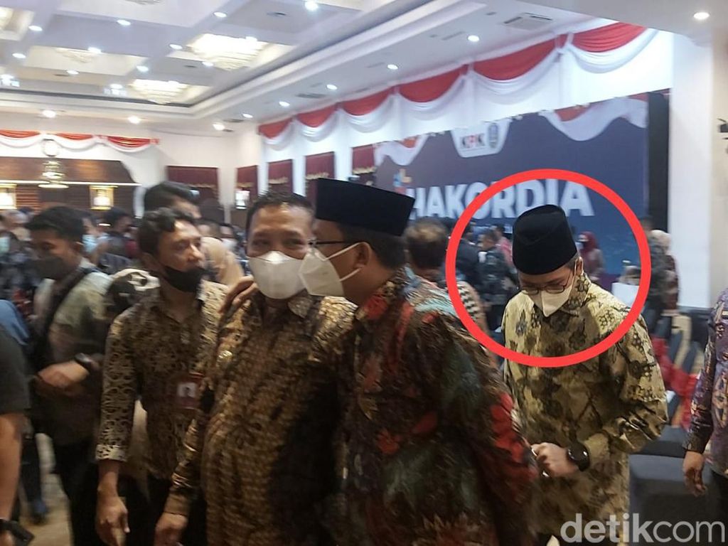 Bupati Bangkalan Tersangka KPK Satu Acara Bareng Firli Bahuri di Grahadi Bupati Bangkalan Tersangka KPK Satu Acara Bareng Firli Bahuri di Grahadi