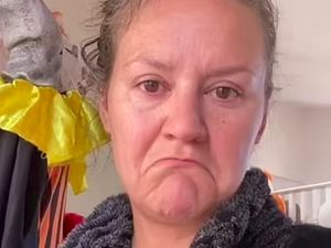 Dijuluki Penipu Ulung, Viral Ibu-ibu Berubah Jadi Anaknya Hanya Pakai Makeup Dijuluki Penipu Ulung, Viral Ibu-ibu Berubah Jadi Anaknya Hanya Pakai Makeup