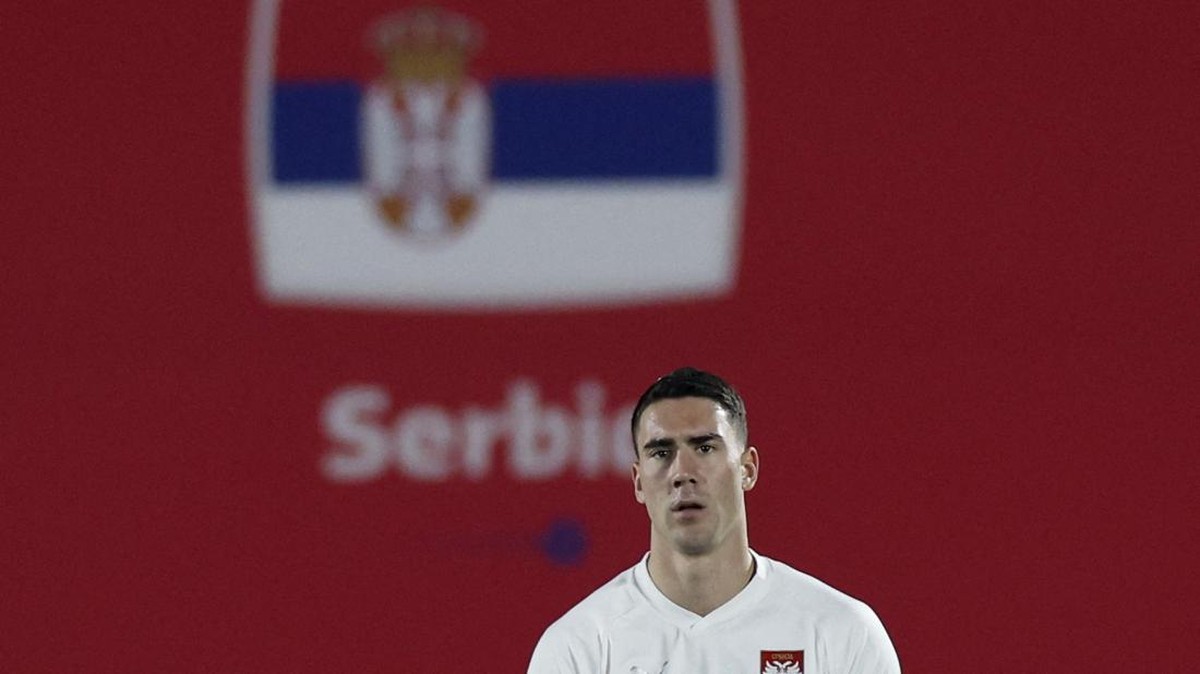 Dusan Vlahovic diterpa rumor perselingkuhan di tengah hasil buruk Serbia di Piala Dunia 2022. (Foto: REUTERS/Peter Cziborra)