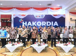 Ganjar Respons Kode Jokowi soal Rambut Putih Ciri Pemimpin Mikir Rakyat