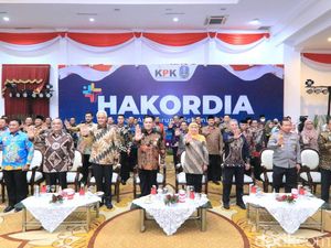 Ganjar Respons Kode Jokowi soal Rambut Putih Ciri Pemimpin Mikir Rakyat Ganjar Respons Kode Jokowi soal Rambut Putih Ciri Pemimpin Mikir Rakyat