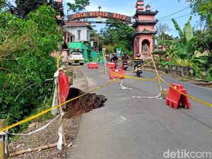 Pemkot Siapkan Rp 700 Juta Perbaikan Jalan Kota Batu-Malang yang Ambrol Pemkot Siapkan Rp 700 Juta Perbaikan Jalan Kota Batu-Malang yang Ambrol