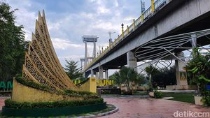 Jembatan Kebanggaan Riau Ini Jadi Spot Wisata Baru di Siak