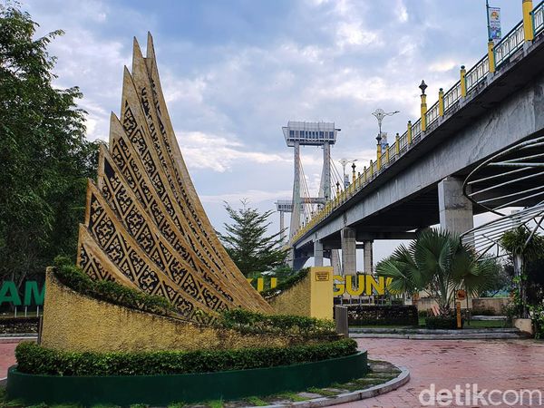 Jembatan Kebanggaan Riau Ini Jadi Spot Wisata Baru di Siak