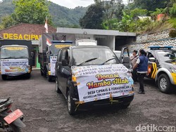 Kala Petani dan Polisi Sumedang Bahu Membahu Bantu Korban Gempa Cianjur