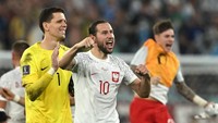 Pemain Polandia bergembira usai laga yang berakhir untuk kemenangan Argentina 2-0.