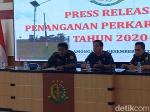 4 Orang Jadi Tersangka Korupsi Hibah PJU Senilai Rp 64 M di Lamongan 4 Orang Jadi Tersangka Korupsi Hibah PJU Senilai Rp 64 M di Lamongan
