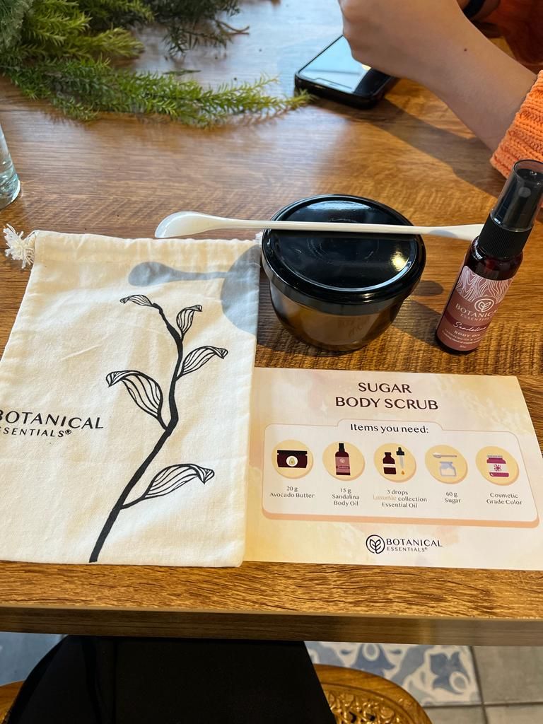 Kegiatan membuat Body Scrub