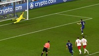 Bermain dominan sedari menit awal, Messi dkk dibuat frustrasi oleh permainan bertahan Polandia plus penampilan gemilang Wojciech Szczesny di bawah mistar. Glyn Kirk/AFP/Getty Images  