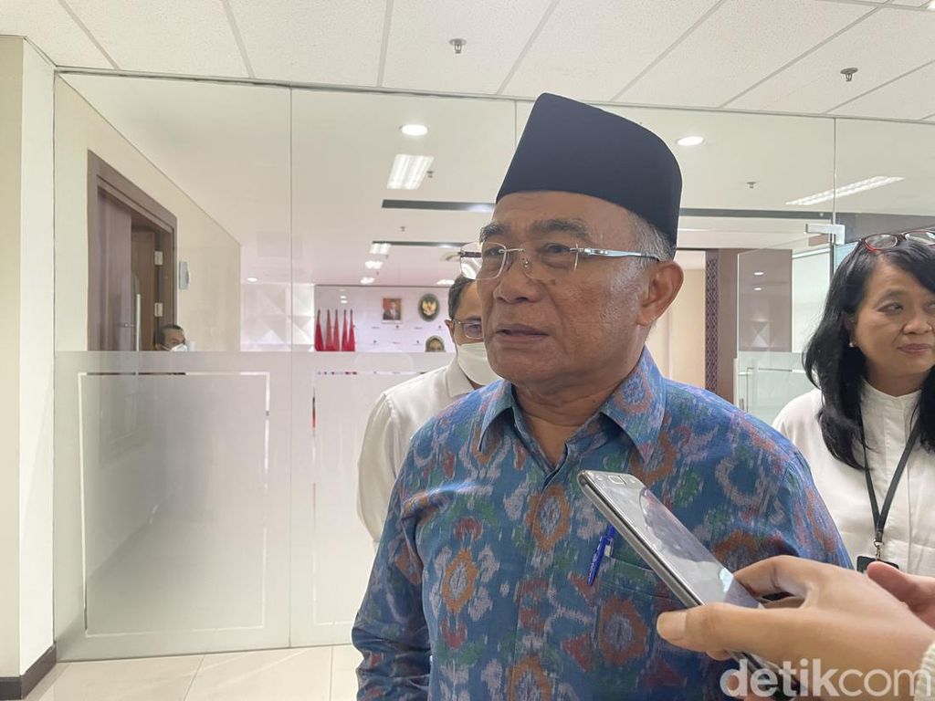 Menko PMK Minta Polri Tertibkan Wisatawan Bencana di Cianjur Menko PMK Minta Polri Tertibkan Wisatawan Bencana di Cianjur