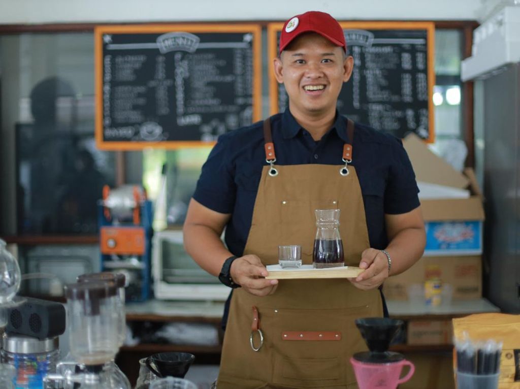 Mengenal Fadhlil, Dosen Unpad Sekaligus Barista Mengenal Fadhlil, Dosen Unpad Sekaligus Barista