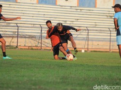 Cerita Pemain Persela Jenuh Latihan Mandiri Selama Kompetisi Berhenti