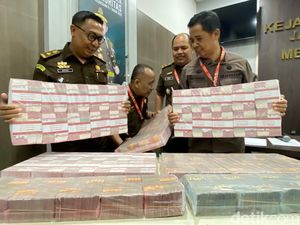 Video: Wujud Duit Korupsi BOS Rp 6,5 M yang Dikembalikan ke Negara