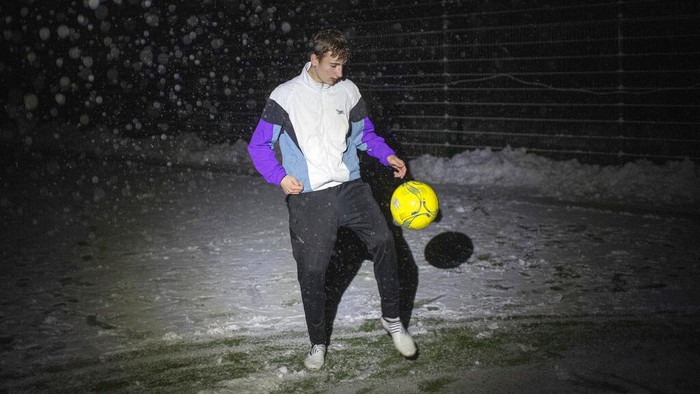 Men take part in a soccer game during a blackout in Irpin, Kyiv region, Ukraine, Tuesday, Nov. 29, 2022. For soccer lovers in Ukraine, Russia's invasion and the devastation it has wrought have created uncertainties about both playing the sport and watching it. For Ukrainians these days, soccer trails well behind mere survival in the order of priorities. (AP Photo/Andrew Kravchenko)