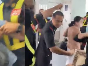 Heboh Penumpang AirAsia Overbooked, Diseret Keluar dari Pesawat Heboh Penumpang AirAsia Overbooked, Diseret Keluar dari Pesawat