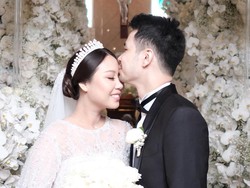 Jess No Limit dan Sisca Kohl Turun ke Jalan Bagi-bagi Emas