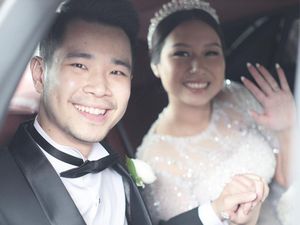 Serbu! Jess No Limit dan Sisca Kohl Bagi-bagi Emas Usai Nikah Serbu! Jess No Limit dan Sisca Kohl Bagi-bagi Emas Usai Nikah