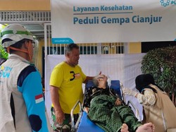PLN Buka Posko Kesehatan, Beri Pengobatan ke Warga Cianjur Pascagempa