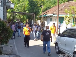 Densus 88 Geledah Rumah di Cemani Sukoharjo, Sejumlah Buku Disita
