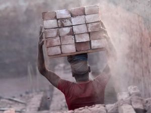 Kalender Jawa Senin Pahing 1 Januari 2024: Tahan Banting