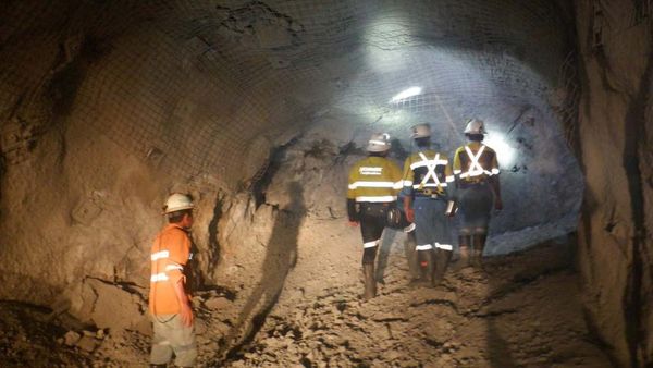 Potret Terowongan di Halmahera Diledakkan Demi Dapat Emas