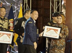 Bupati Serang Dapat Penghargaan dari Pengurus Nasional Karang Taruna