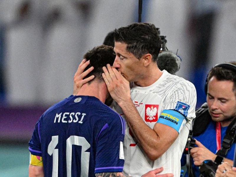 DOHA, QATAR - NOVEMBER 30: Lionel Messi (10) of Argentina, Robert Lewandowski (9) of Poland greet each other during the FIFA World Cup Qatar 2022 Group C match between Poland and Argentina at Stadium 974 on November 30, 2022 in Doha, Qatar. (Photo by Salih Zeki Fazlioglu/Anadolu Agency via Getty Images)