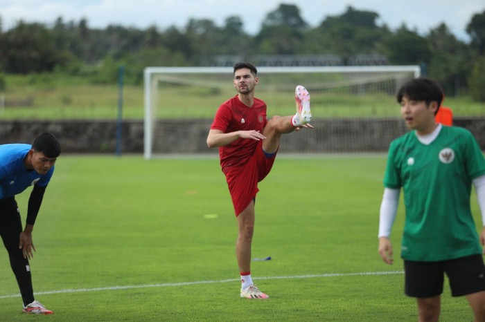 Sandy Walsh dalam pemusatan latihan timnas Indonesia jelang Piala AFF 2022.